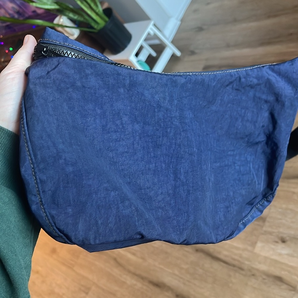 BAGGU medium crescent - dyed indigo color